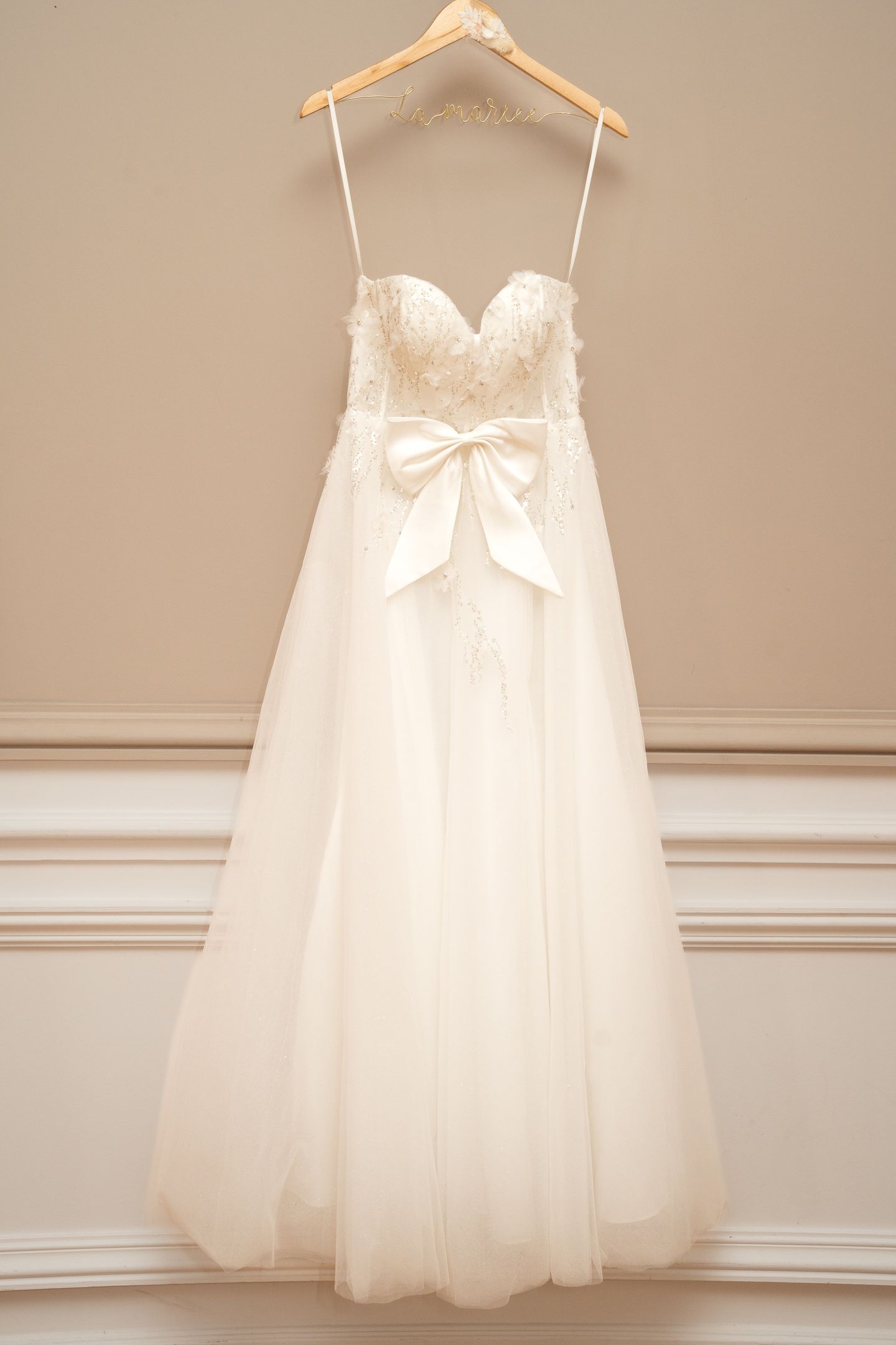 Robe de mariée en tulle blanc avec nœud satin